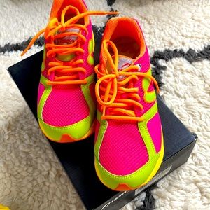 Brand new Newton universal lightweight trainer sneakers